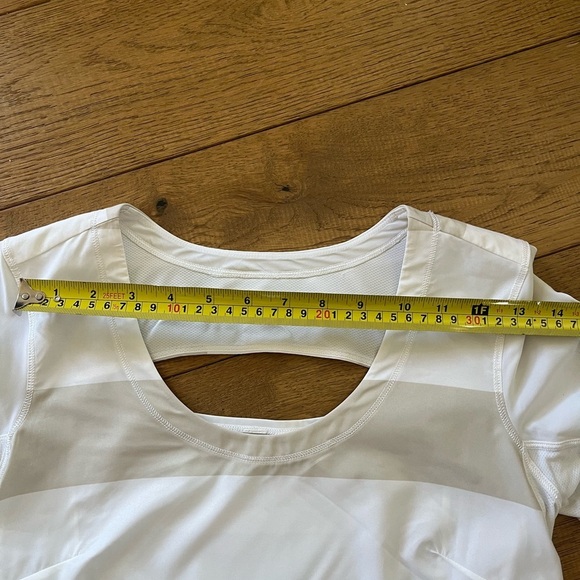 Lululemon Lightened Up Short Sleeve Stripe Tee Cashew White/White - Picture 10 of 10